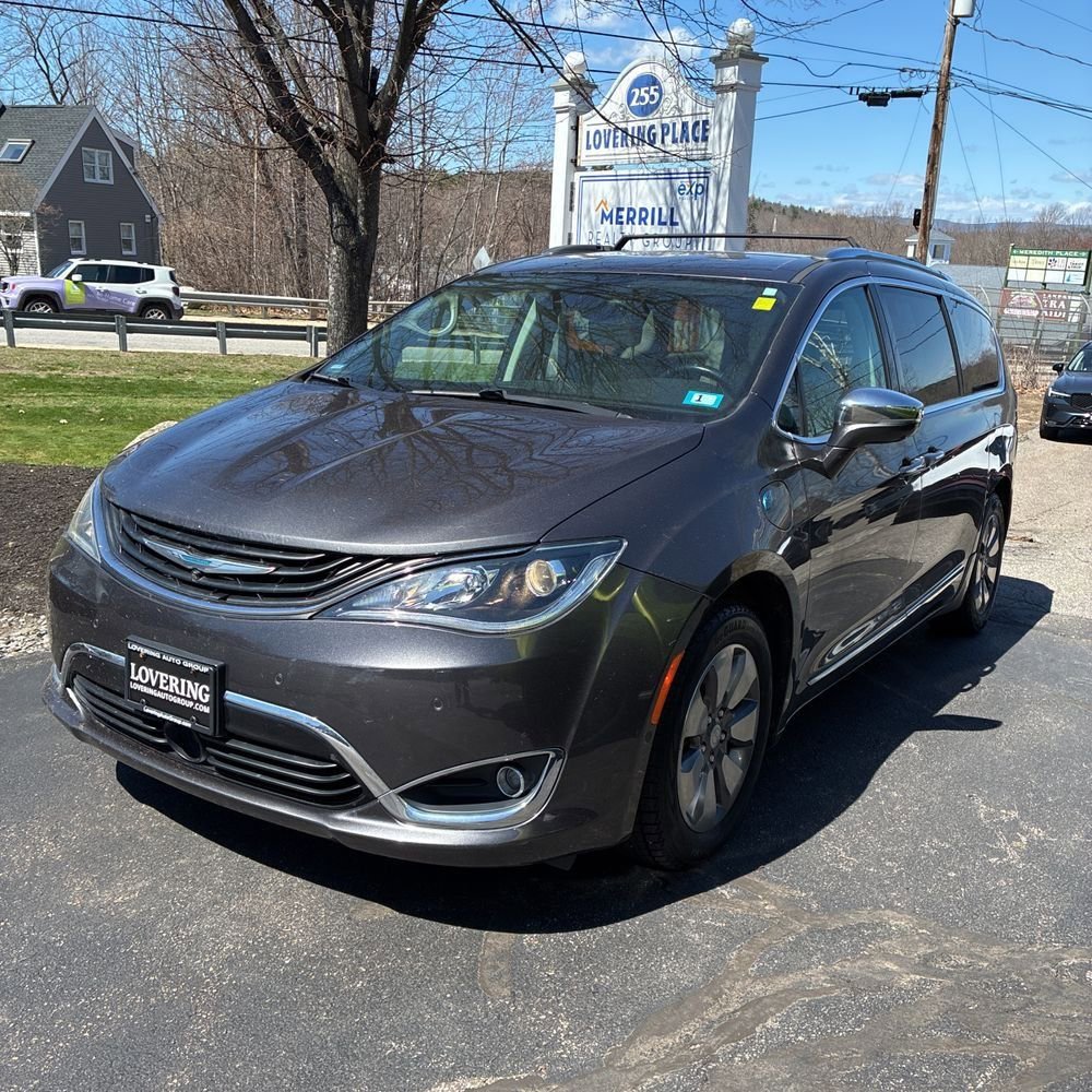 Used 2018 Chrysler Pacifica Limited w/ Advanced Safetytec Group FWD image 2