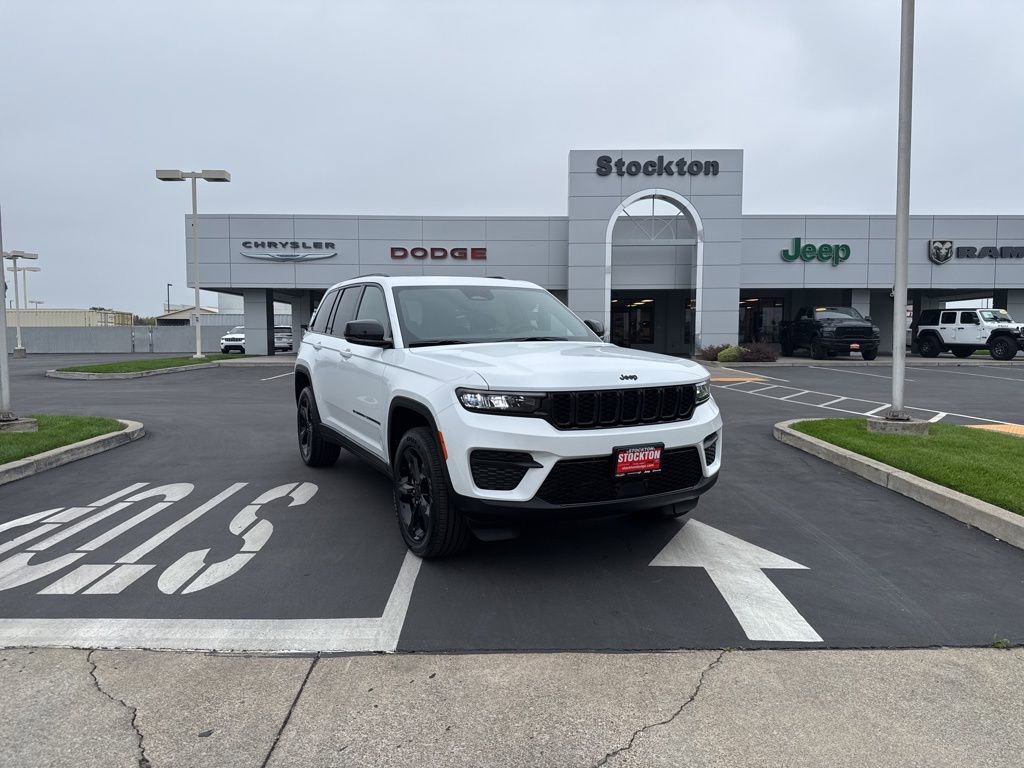 New 2025 Jeep Grand Cherokee Altitude AWD/4WD image 1