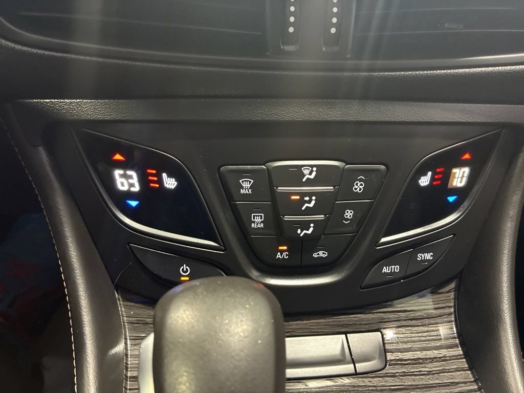 Used 2017 Buick Envision Essence AWD/4WD image 32