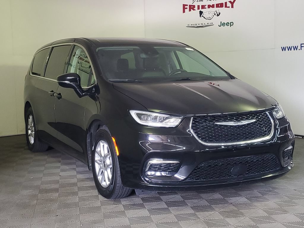 Used 2024 Chrysler Pacifica Touring-L FWD video 2