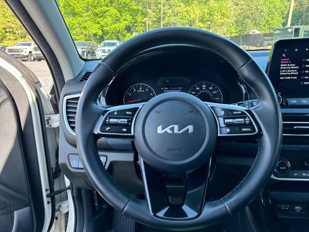 Used 2023 Kia Seltos S w/ Navigation Package FWD image 16