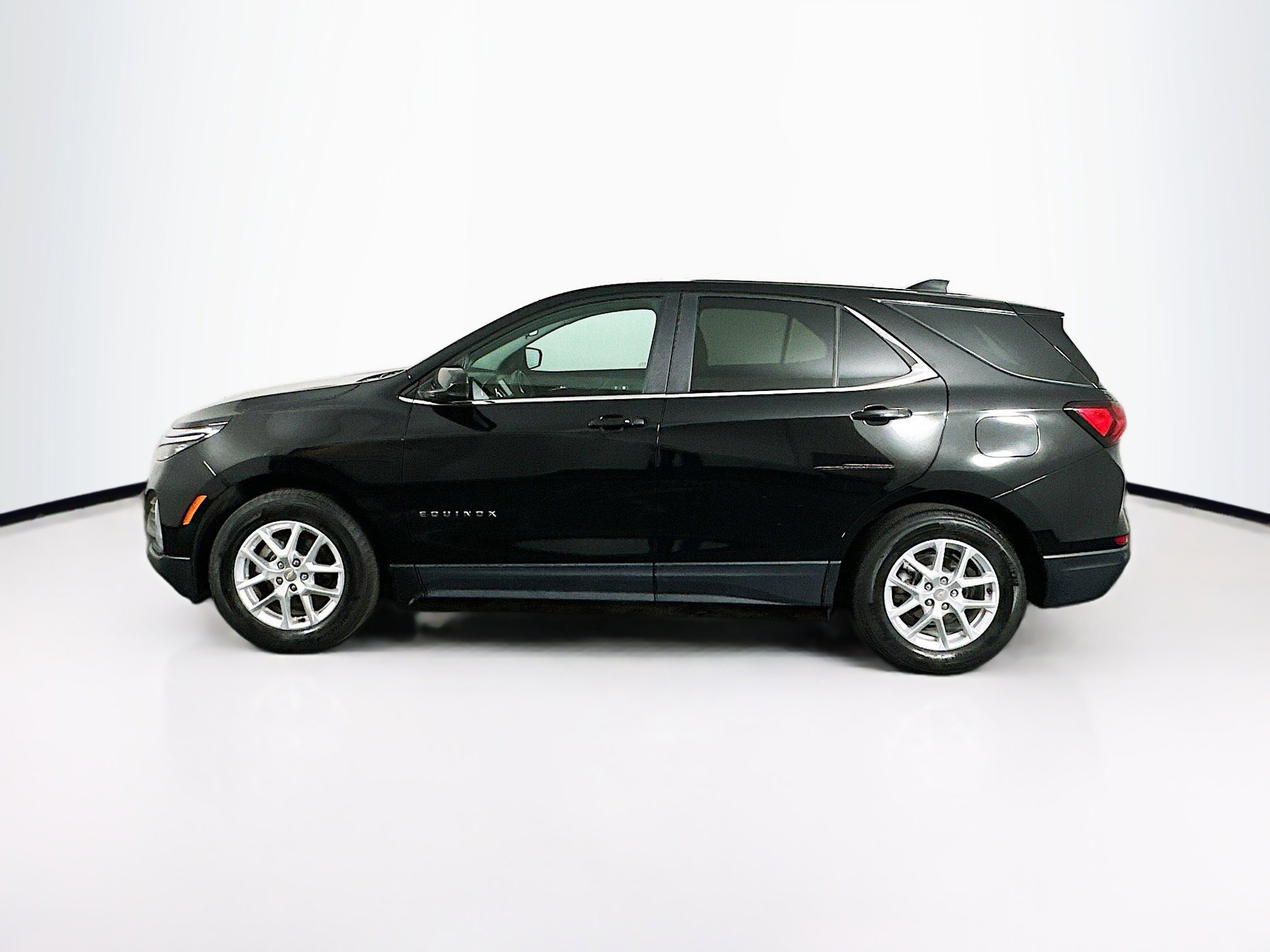 Used 2024 Chevrolet Equinox LT w/ LPO, Floor Liner Package image 4