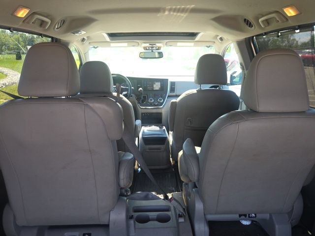 Used 2017 Toyota Sienna XLE w/ XLE Navigation Package FWD image 14