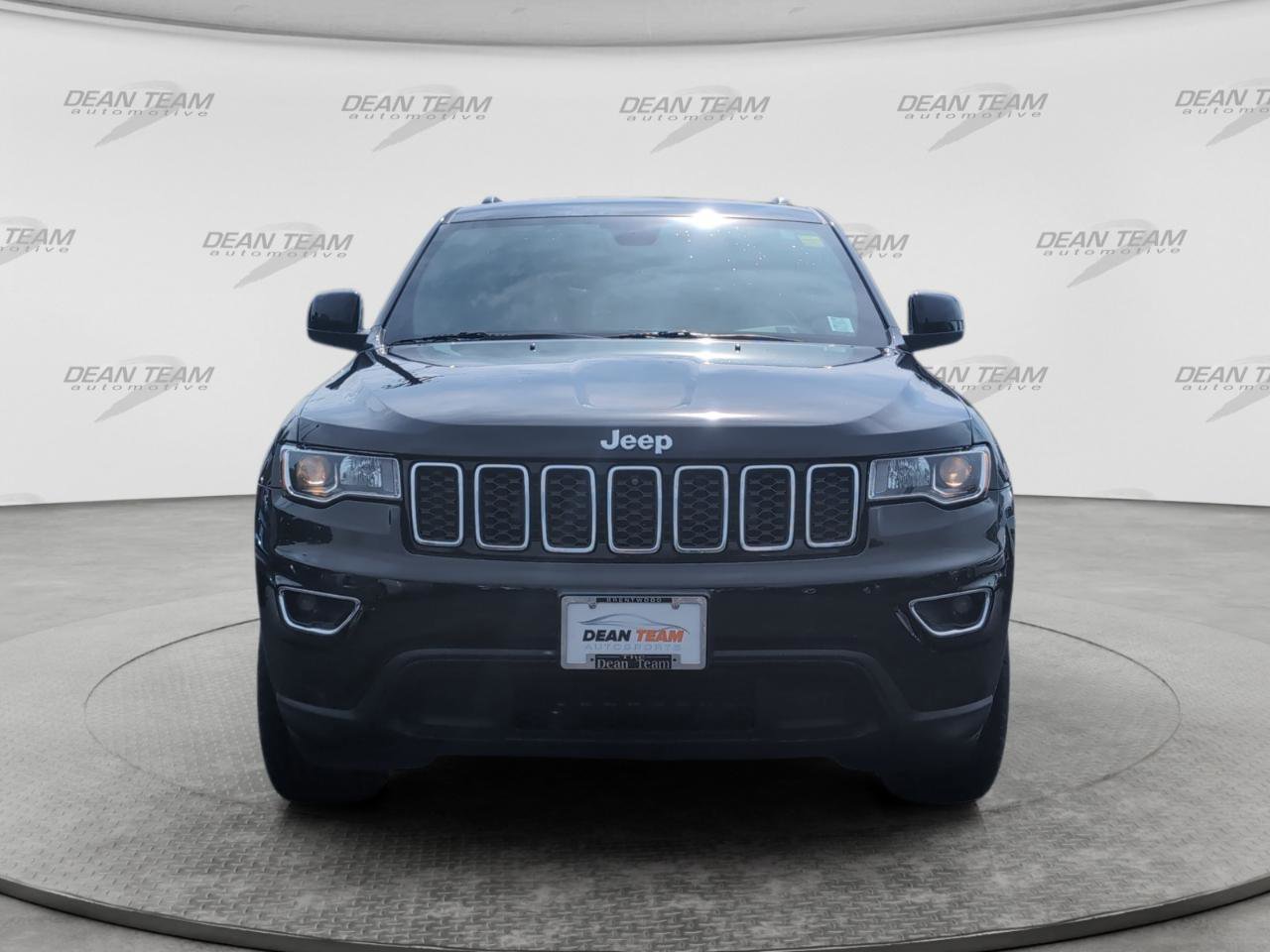 Used 2019 Jeep Grand Cherokee Laredo w/ 18" Wheel & 8.4" Radio Group AWD/4WD video 2