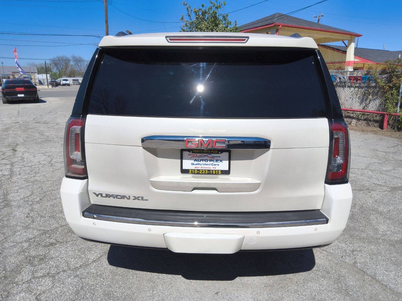 Used 2015 GMC Yukon XL Denali w/ Touring Package RWD image 5