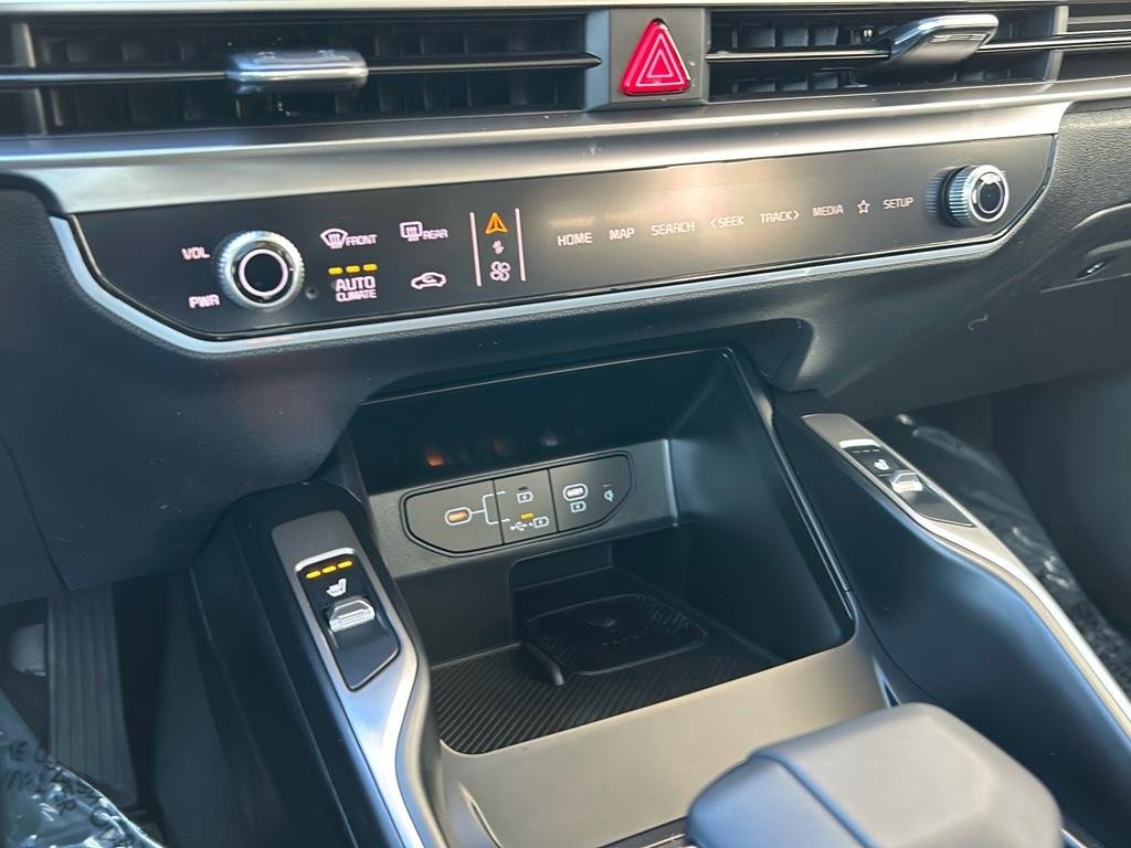 Certified 2025 Kia Sorento S w/ Panoramic Sunroof Package AWD/4WD image 27