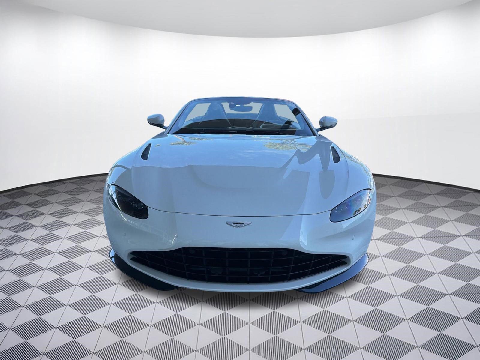 Used 2021 Aston Martin V8 Vantage Roadster RWD image 6
