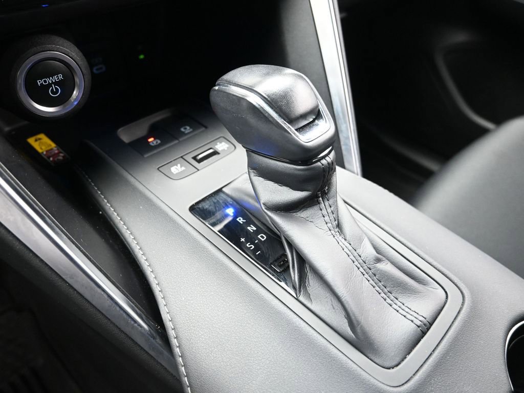 Used 2023 Toyota Venza LE image 19