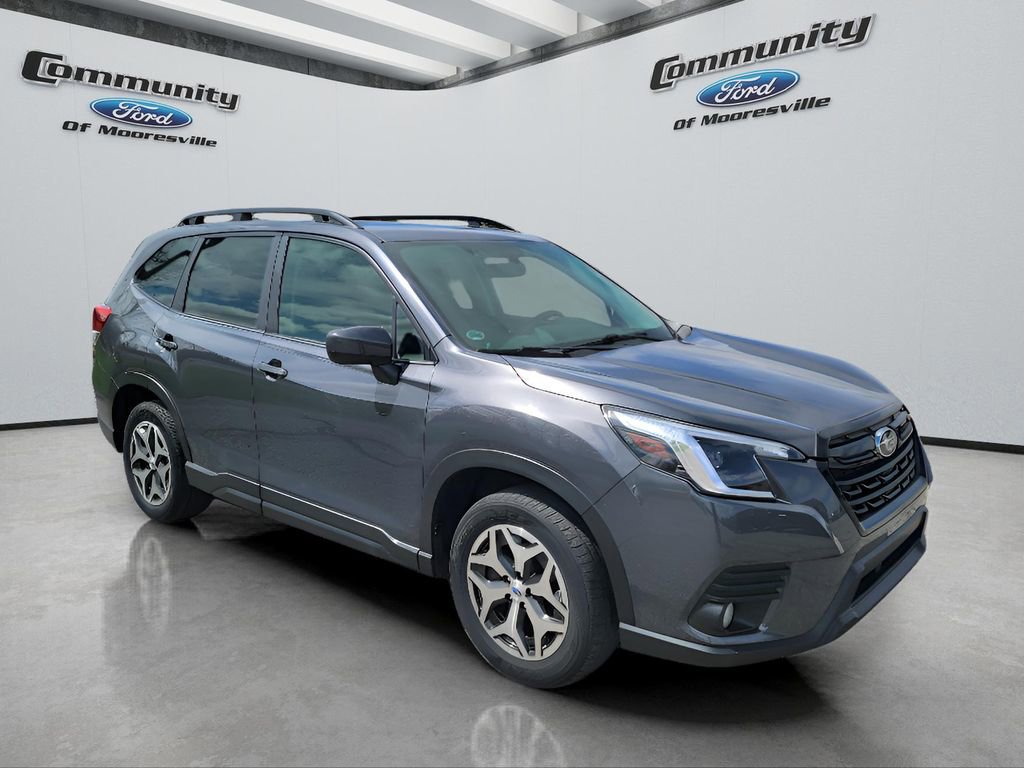 Used 2022 Subaru Forester Premium AWD/4WD image 3