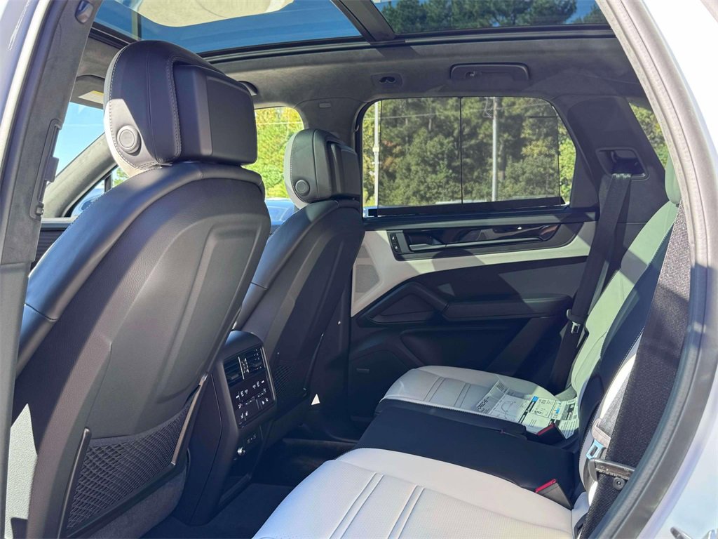 New 2026 Porsche Cayenne GTS image 25