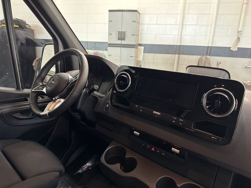 Used 2025 Mercedes-Benz Sprinter 3500 image 12