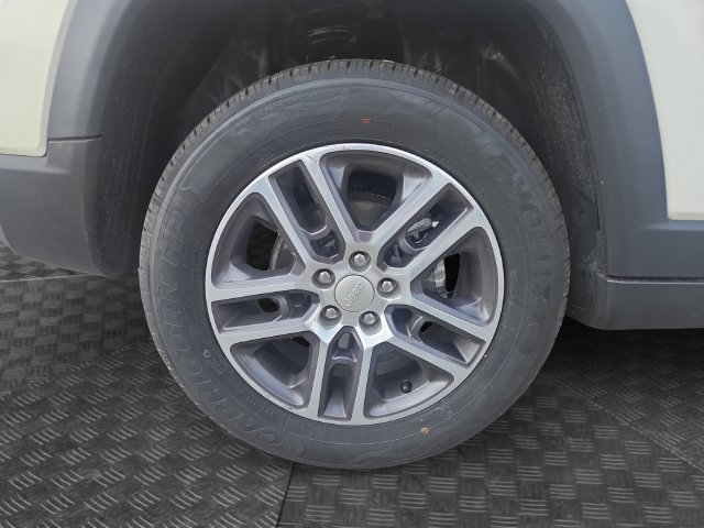 Used 2018 Jeep Compass Latitude w/ Popular Equipment Group FWD image 36