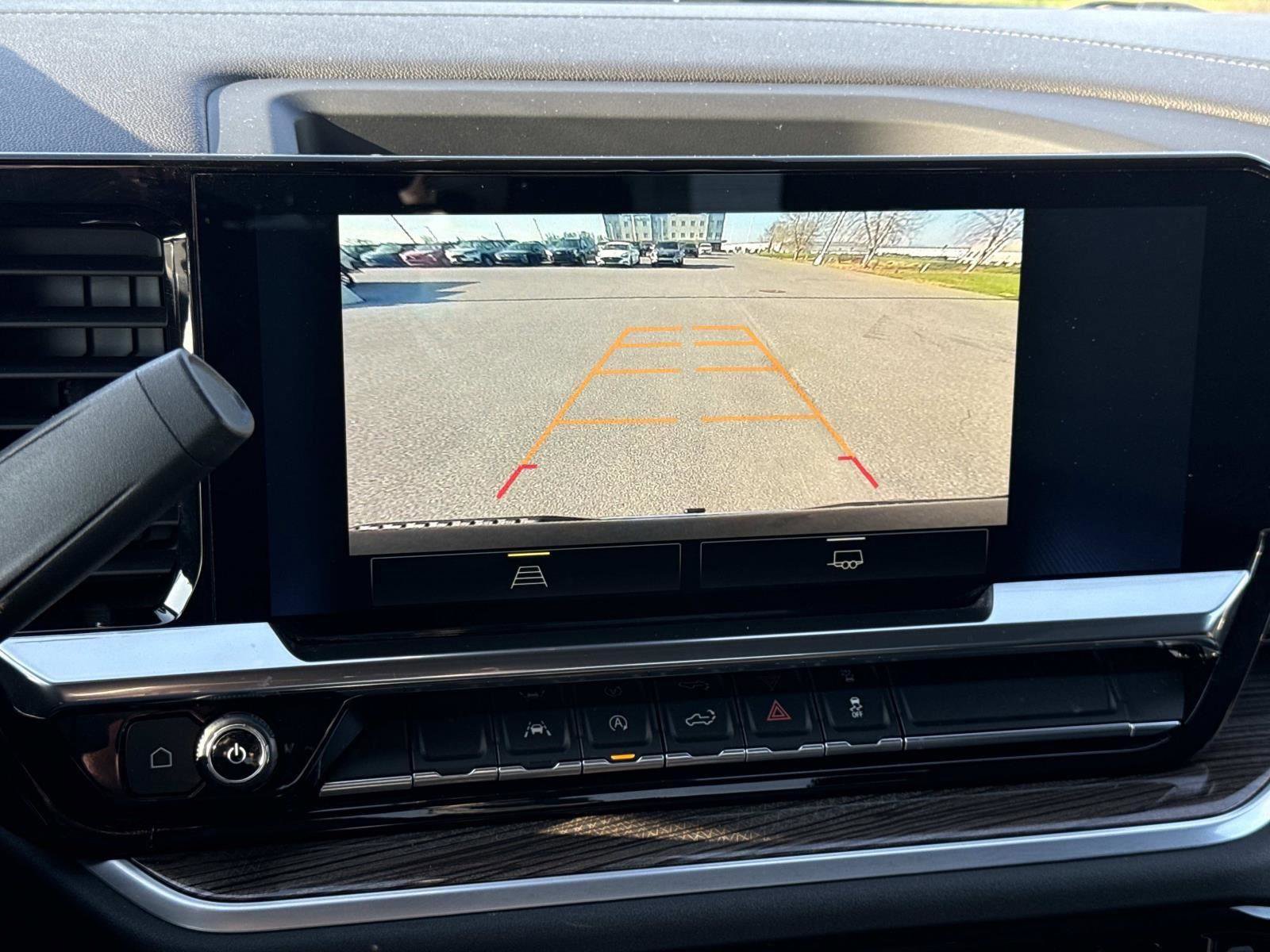 Used 2022 Chevrolet Silverado 1500 LT AWD/4WD image 4