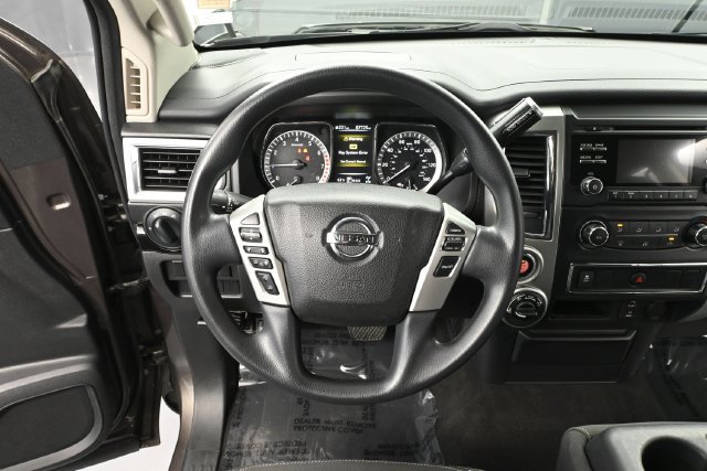 Used 2018 Nissan Titan SV AWD/4WD image 19
