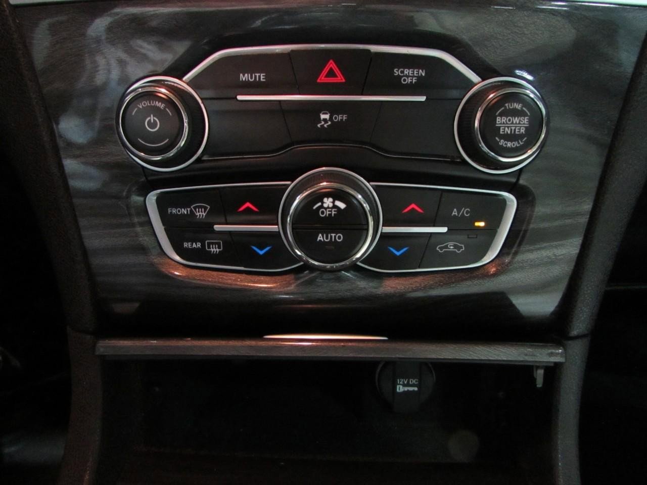 Used 2020 Chrysler 300 Touring image 27