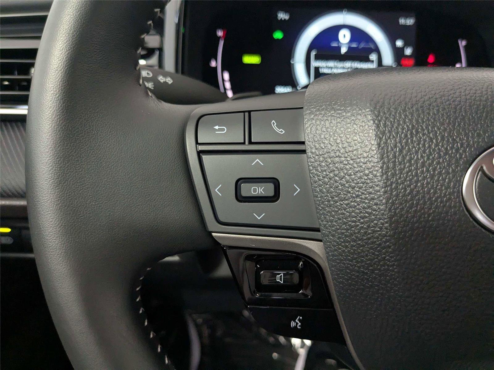 Used 2025 Toyota Camry SE FWD image 16