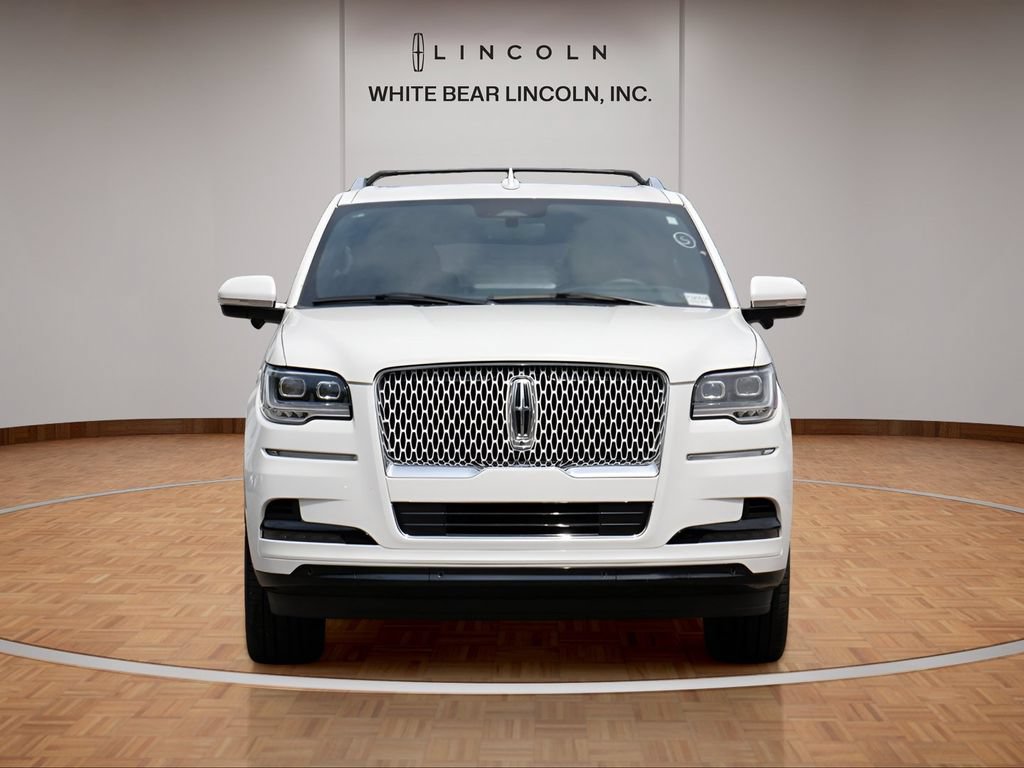 Used 2024 Lincoln Navigator L Reserve AWD/4WD image 2