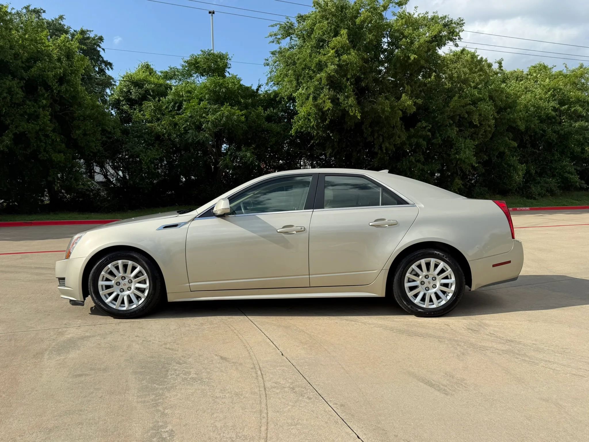 Used 2013 Cadillac CTS Luxury RWD image 3