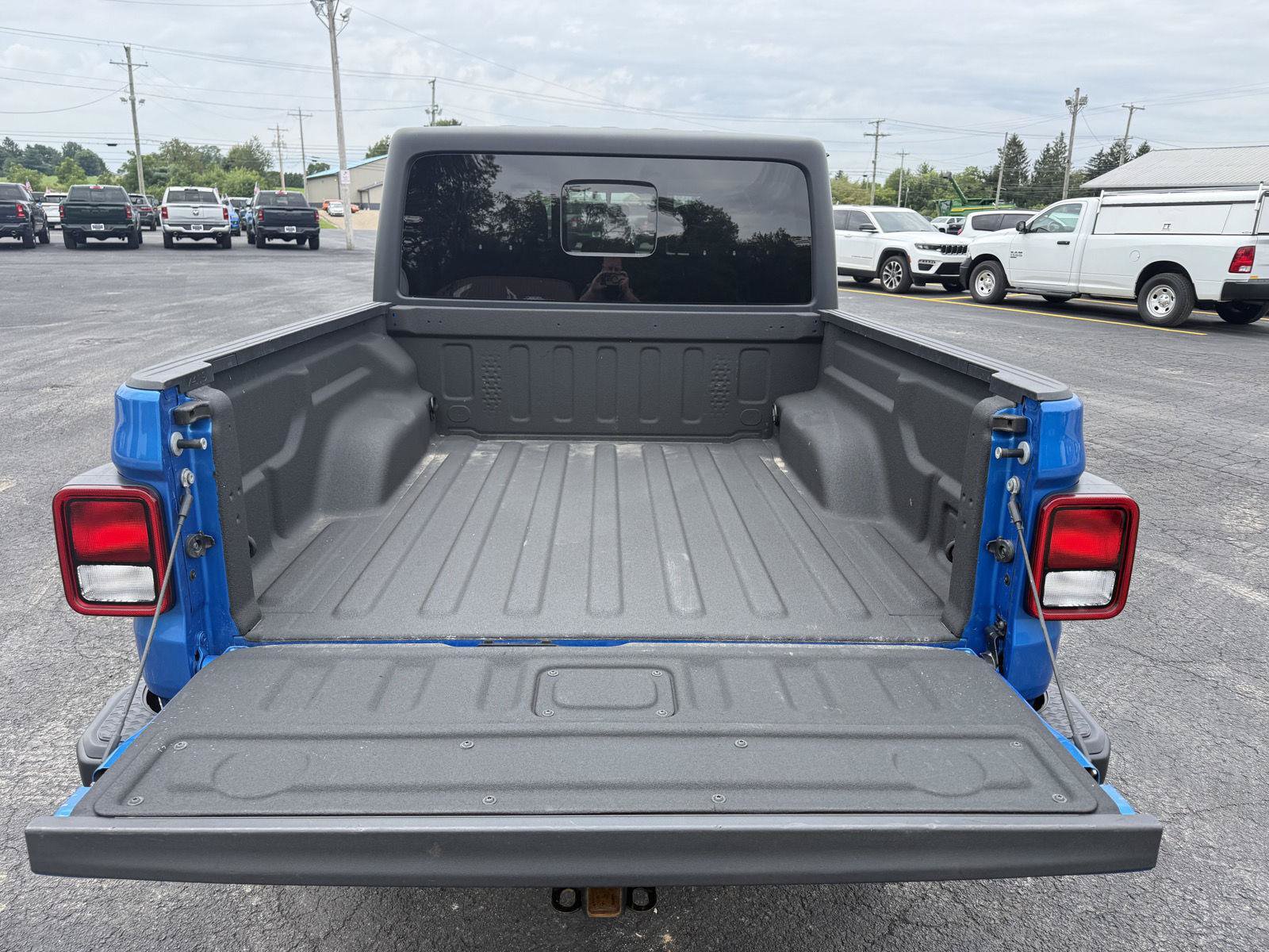 Used 2022 Jeep Gladiator Sport AWD/4WD image 18