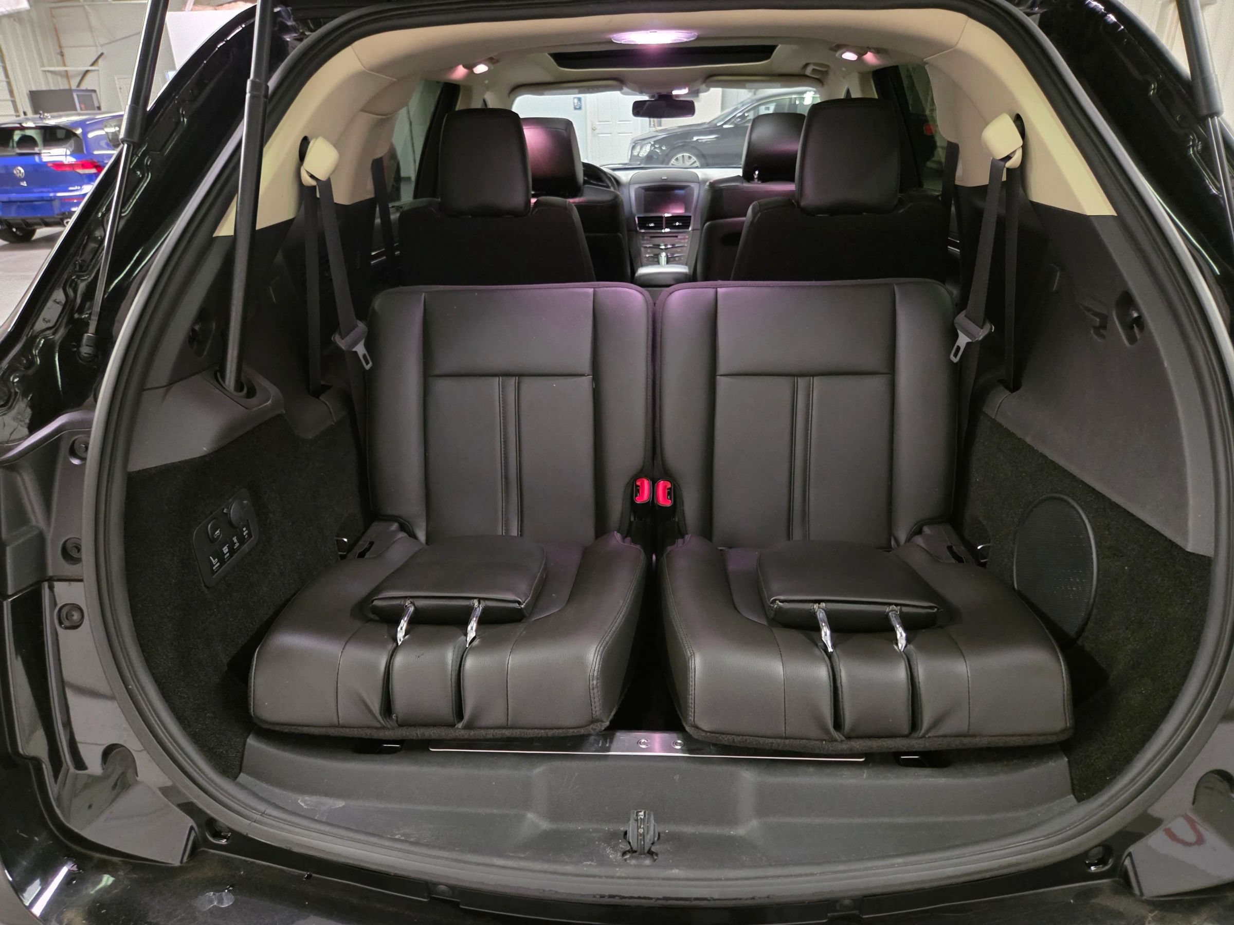 Used 2019 Lincoln MKT AWD image 40