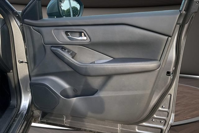 Certified 2026 Nissan Rogue SV FWD image 22