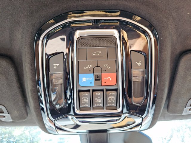 Used 2024 Jeep Grand Cherokee Summit AWD/4WD image 22