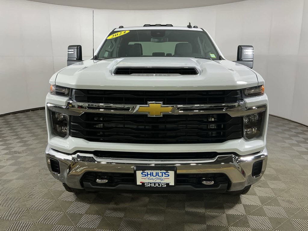 Used 2024 Chevrolet Silverado 2500 LT image 2