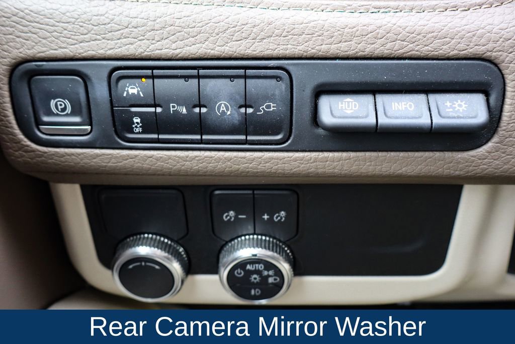 Used 2021 GMC Yukon Denali w/ Denali Premium Package image 22