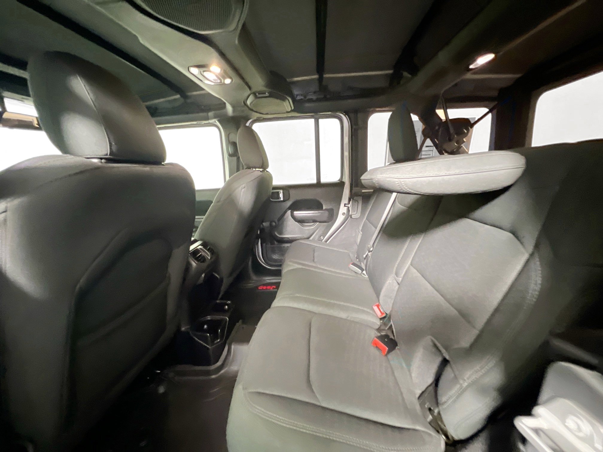 Used 2021 Jeep Wrangler Unlimited Sport image 29