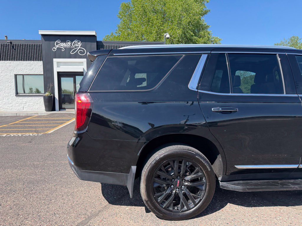 Used 2023 GMC Yukon SLT w/ SLT Premium Package AWD/4WD image 4