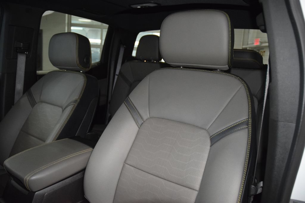 Used 2024 Chevrolet Colorado ZR2 w/ ZR2 Convenience Package III AWD/4WD image 45