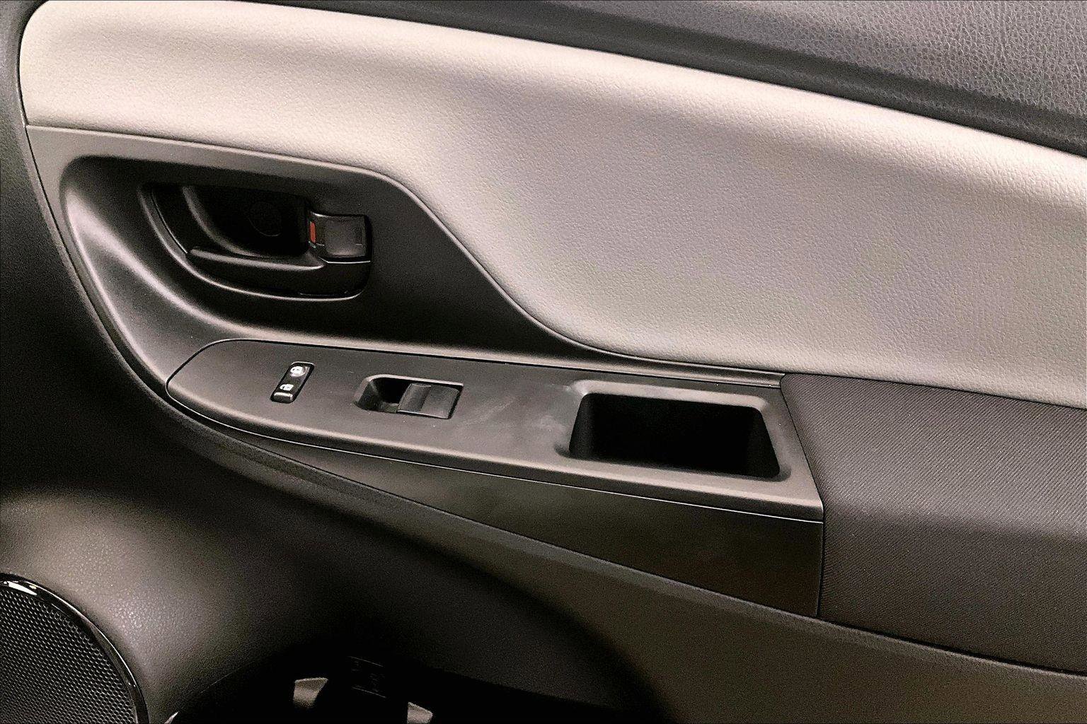 Used 2016 Toyota Yaris LE image 23