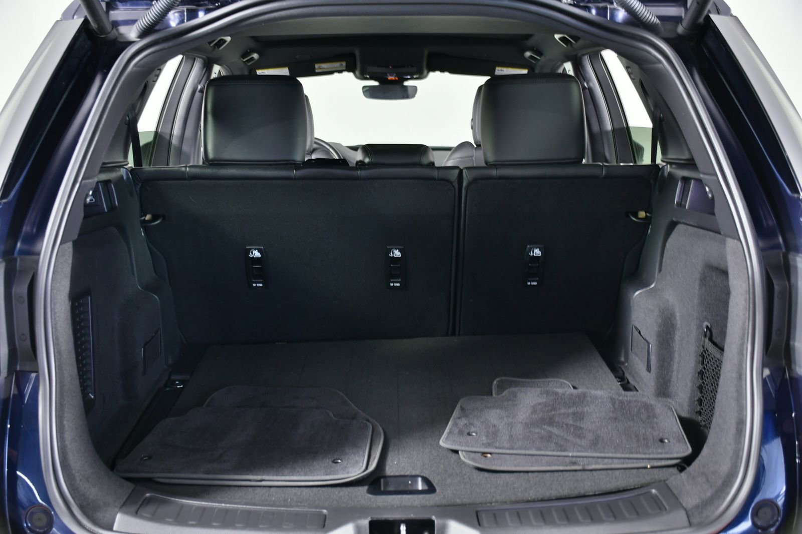 Used 2023 Land Rover Discovery Sport S image 30