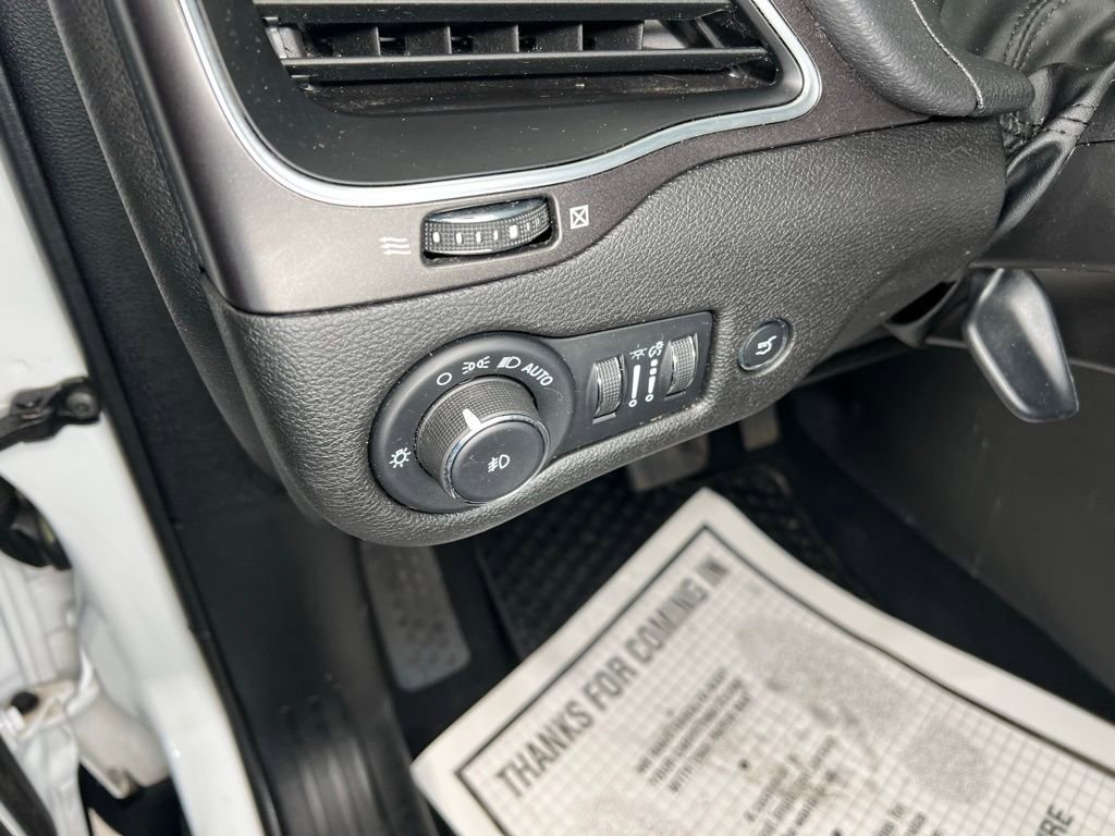 Used 2022 Jeep Cherokee Trailhawk w/ Sun, Sound & Nav Group image 14