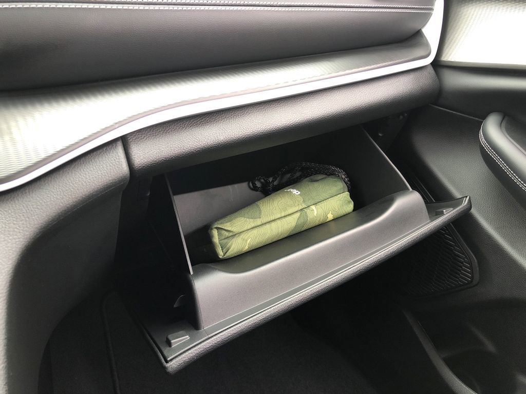 Used 2023 Jeep Grand Cherokee Laredo image 32