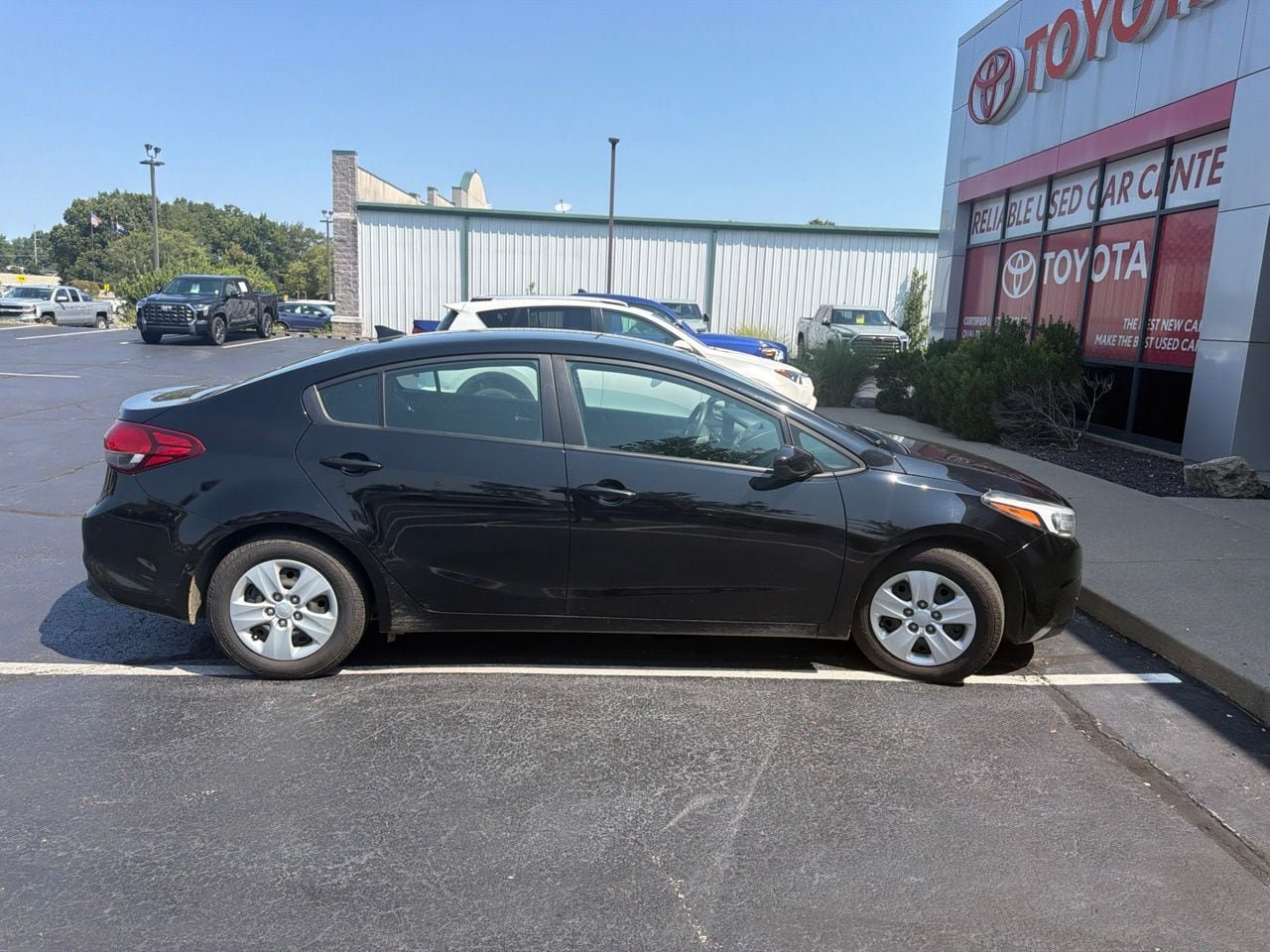 Used 2017 Kia Forte LX FWD image 5