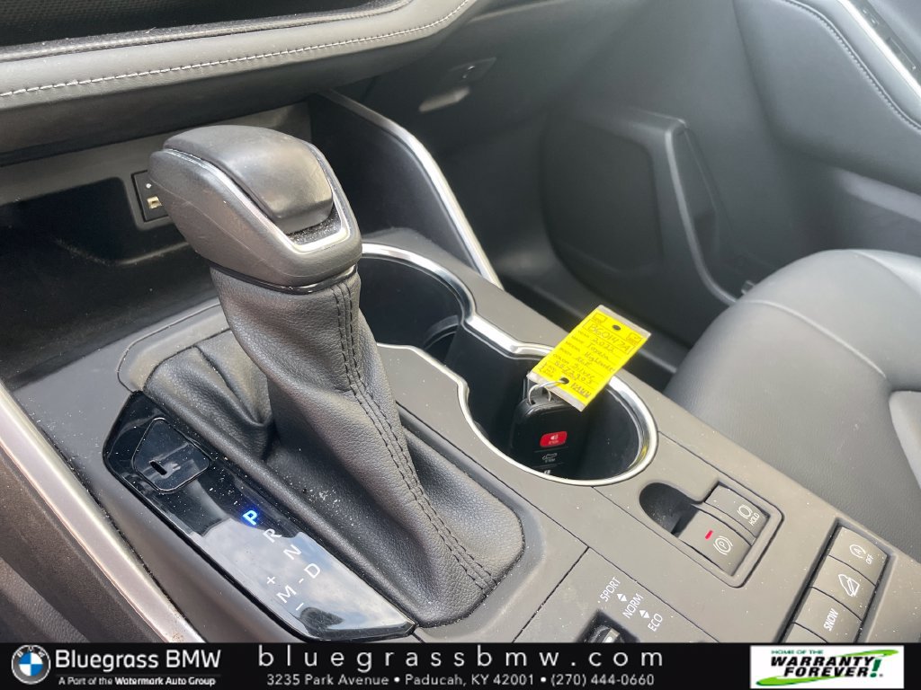 Used 2022 Toyota Highlander XLE AWD/4WD image 19