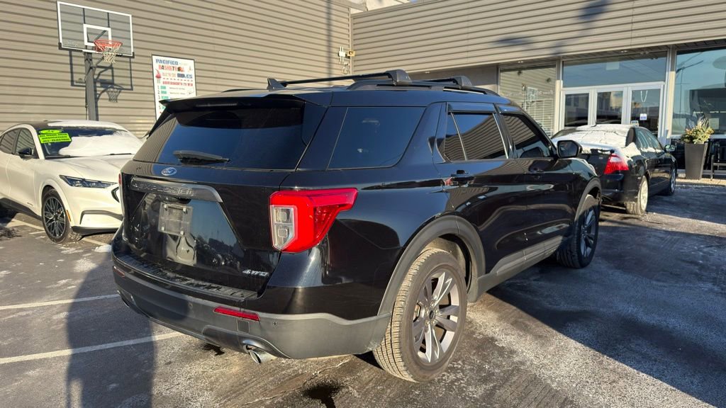 Used 2022 Ford Explorer XLT w/ Equipment Group 202A image 3