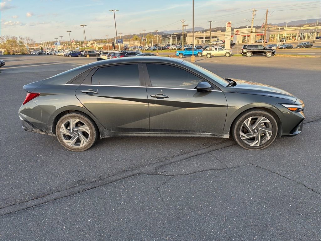 Used 2024 Hyundai Elantra SEL w/ Convenience Package image 6