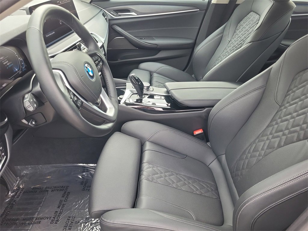 Used 2022 BMW 530e xDrive 530e iPerformance w/ Premium Package image 15