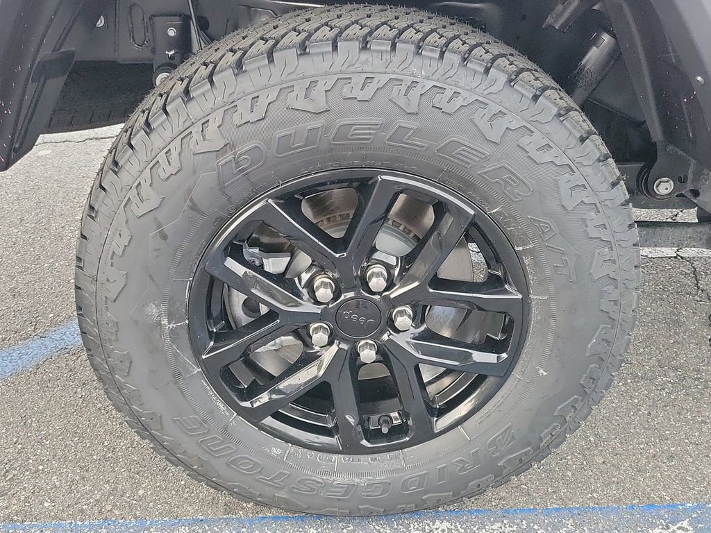 Used 2023 Jeep Gladiator Sport image 22