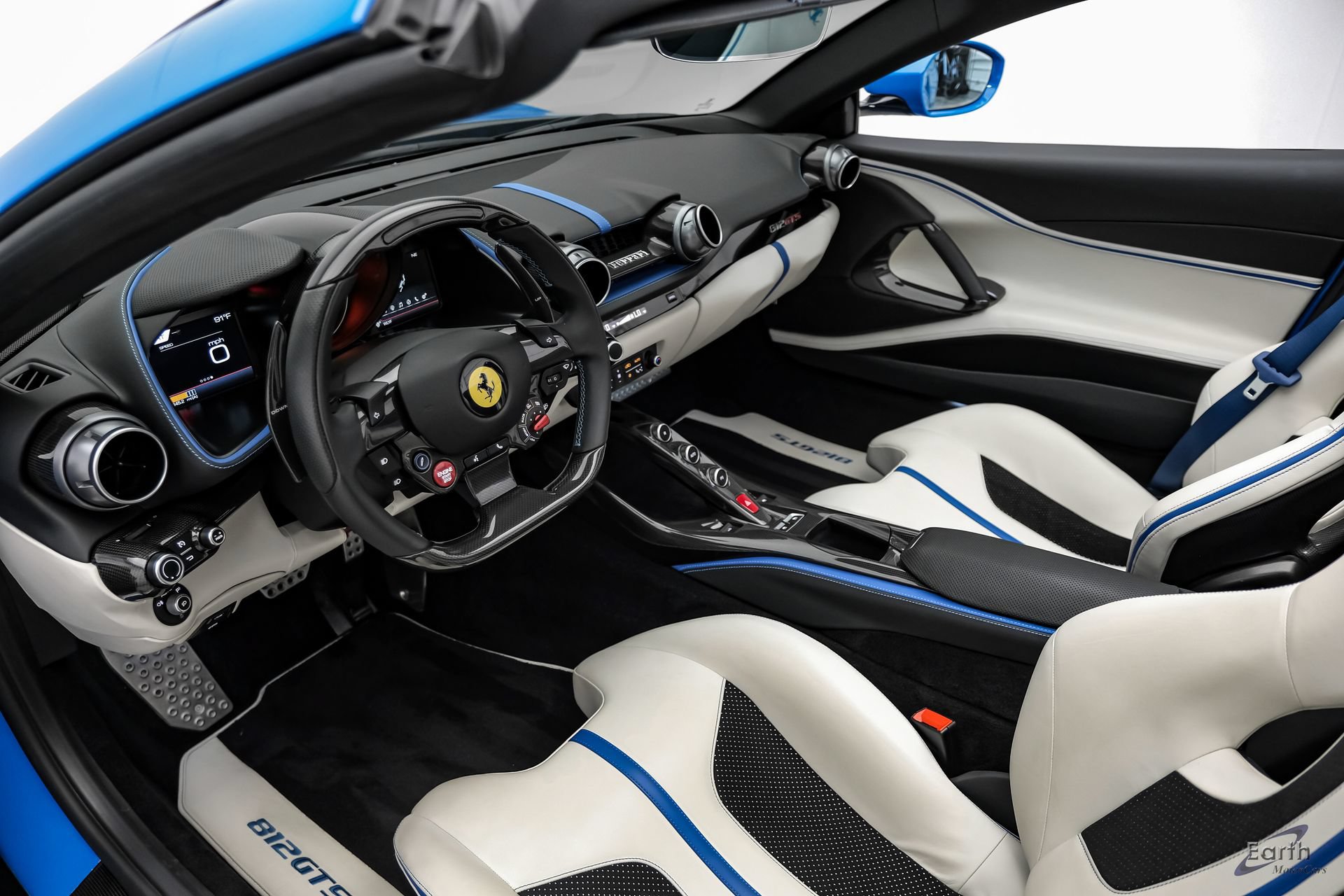 Used 2022 Ferrari 812 GTS RWD image 3