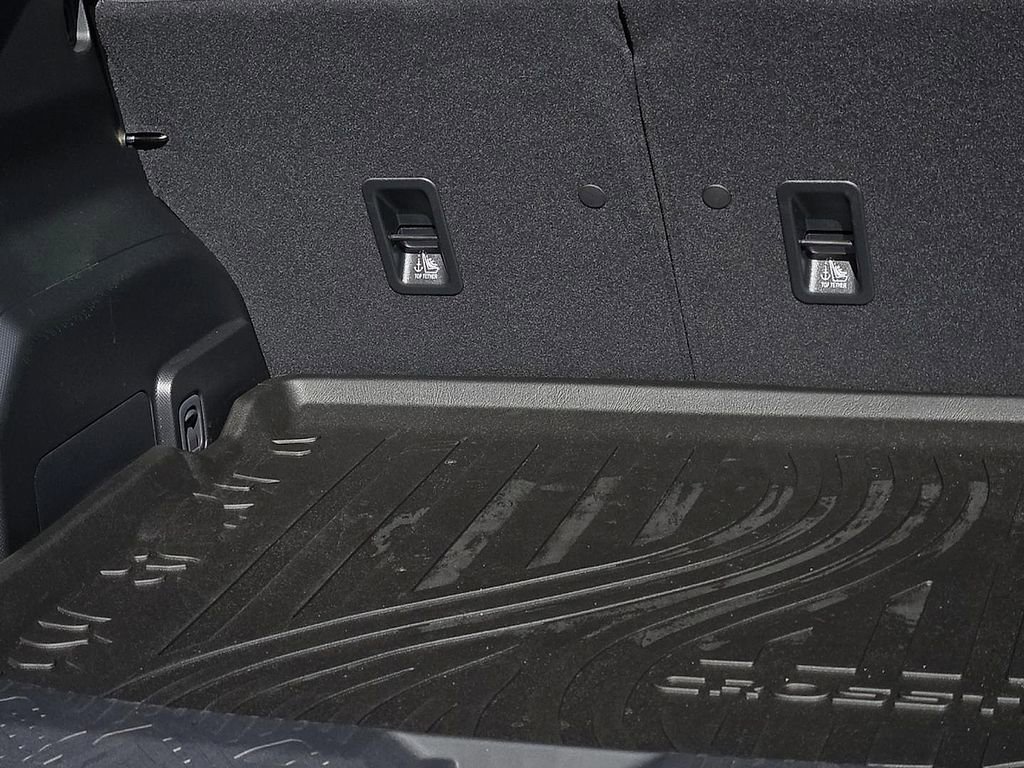 Used 2025 Subaru Crosstrek 2.0i Premium image 8