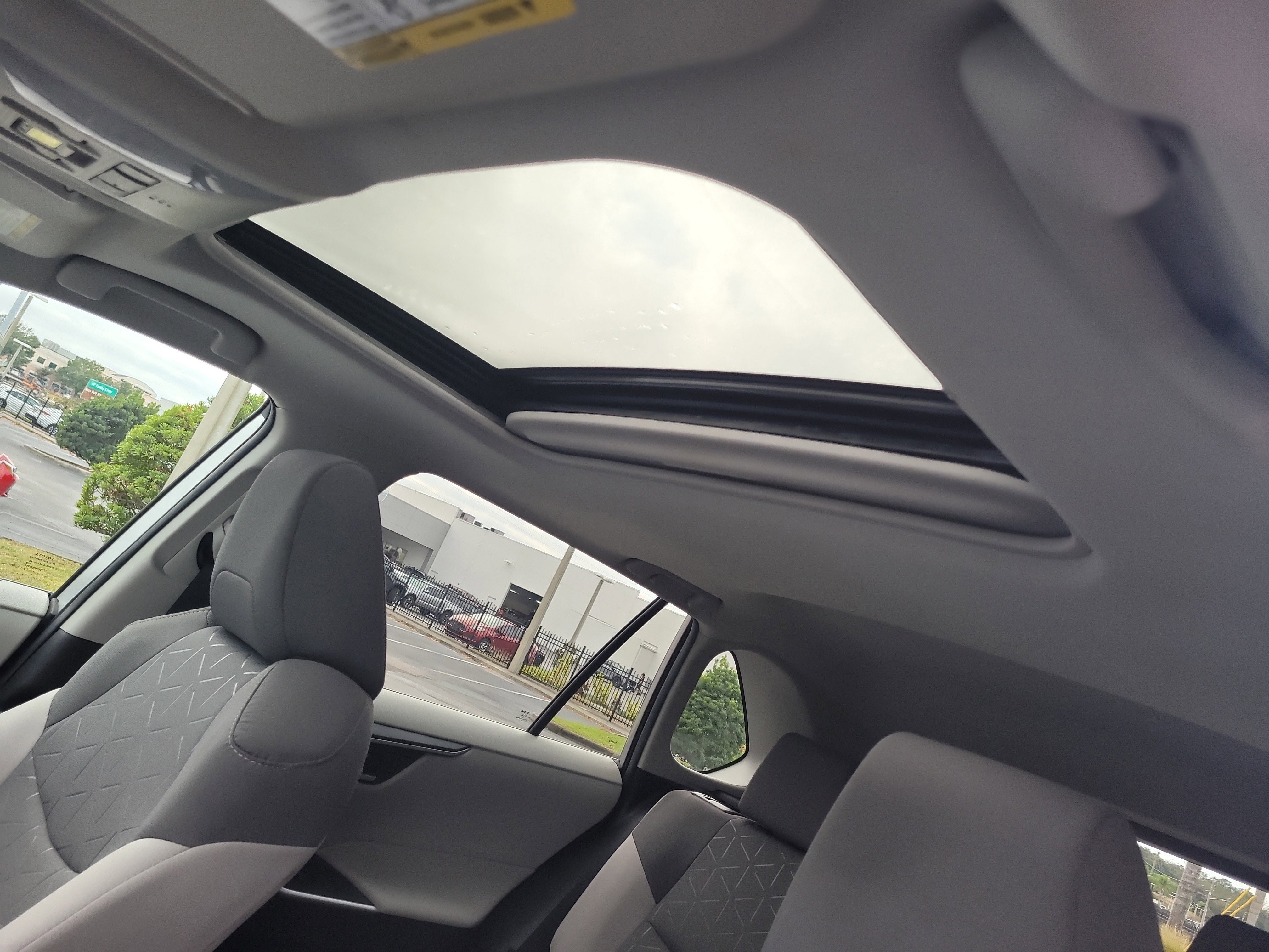 Used 2022 Toyota RAV4 XLE image 23