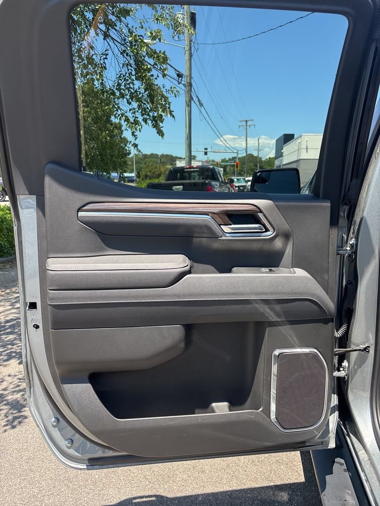 Used 2025 Chevrolet Silverado 1500 RST AWD/4WD image 16