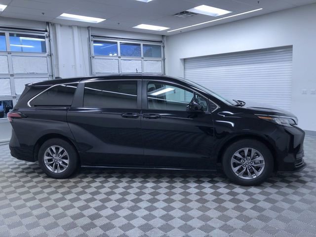 Certified 2022 Toyota Sienna LE image 36