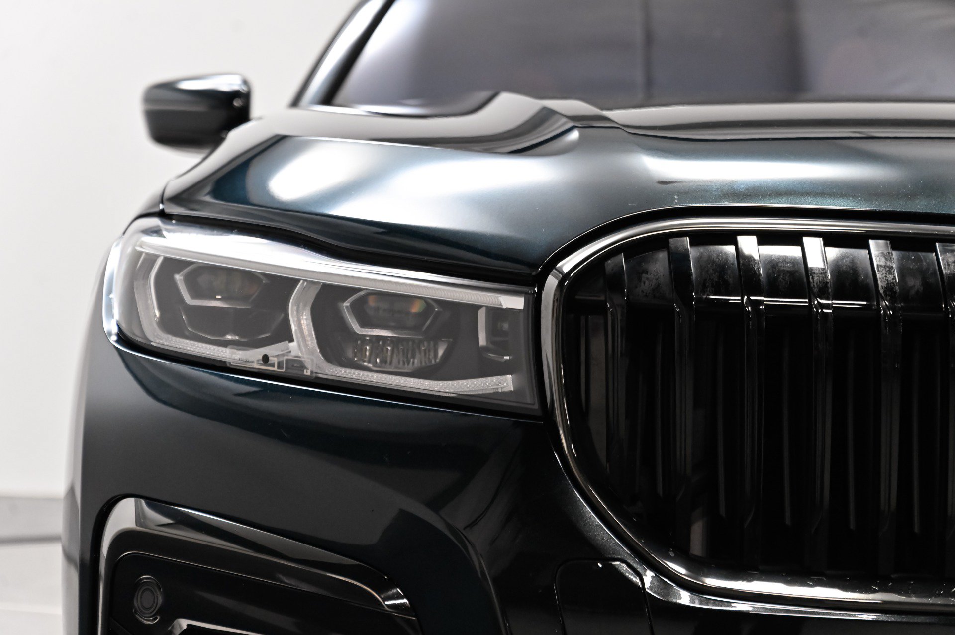 Used 2022 BMW M760i xDrive AWD/4WD image 55