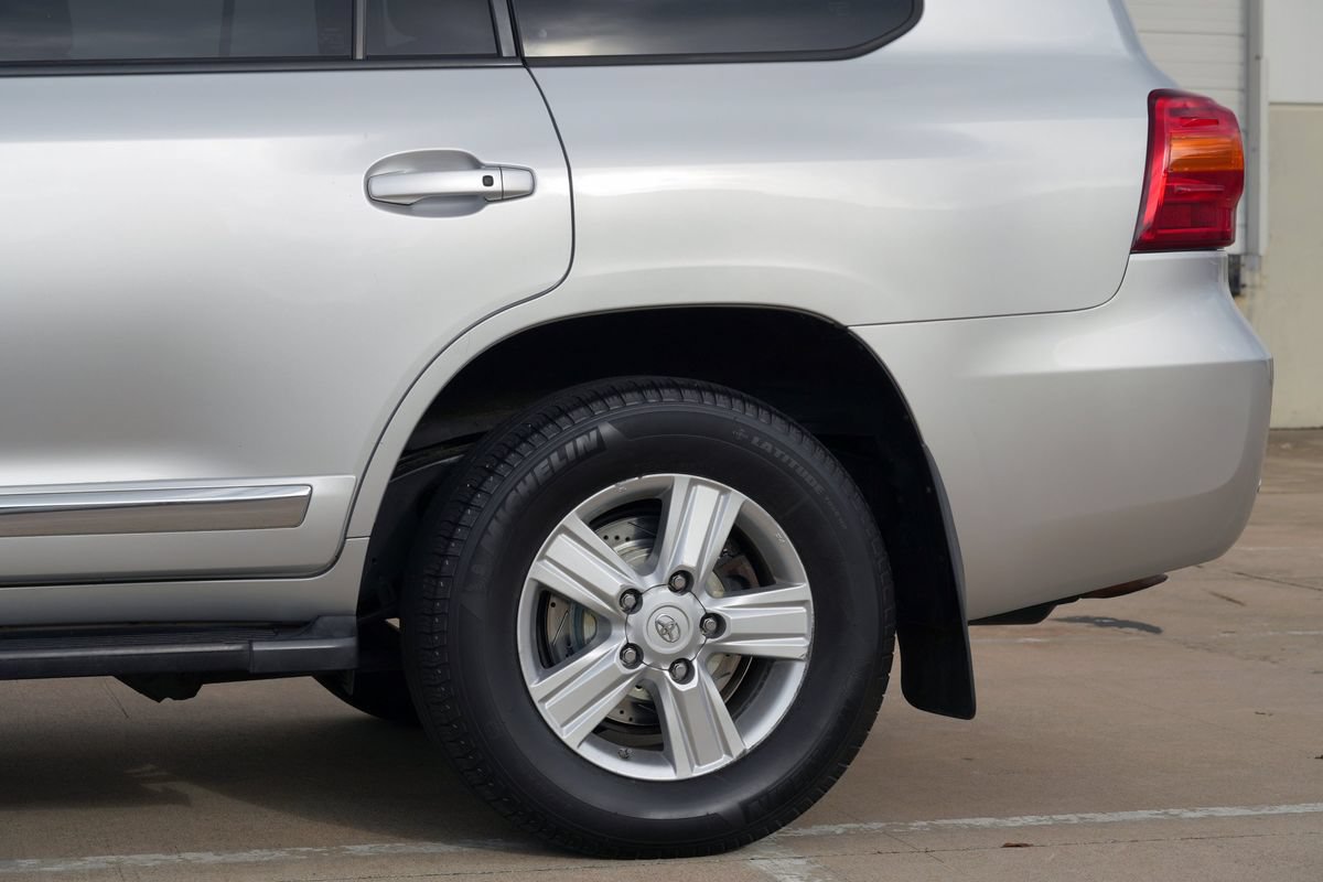 Used 2015 Toyota Land Cruiser AWD/4WD image 25