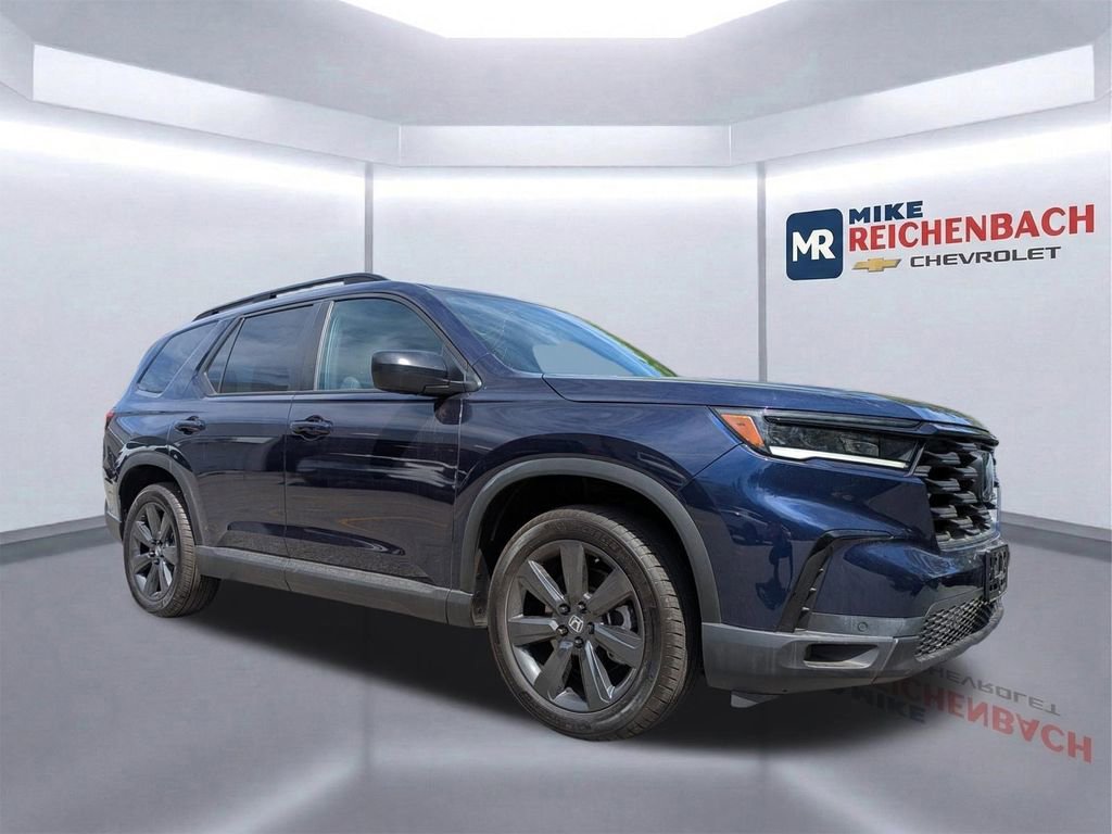 Used 2025 Honda Pilot Sport image 2