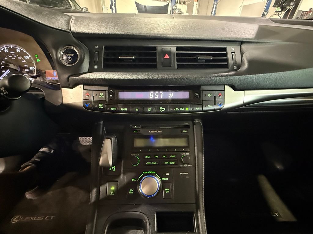 Used 2015 Lexus CT 200h FWD image 26